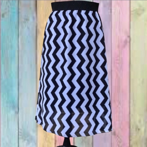 Lularoe Chiffon Black White Chevron Print Skirt NWOT - Picture 1 of 7